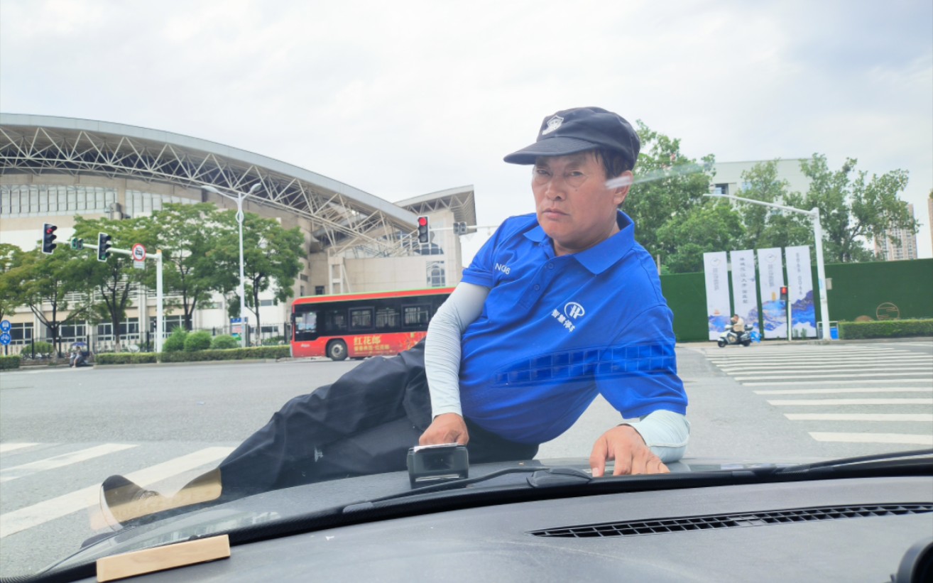 [图]什么年头了还有拦路抢劫