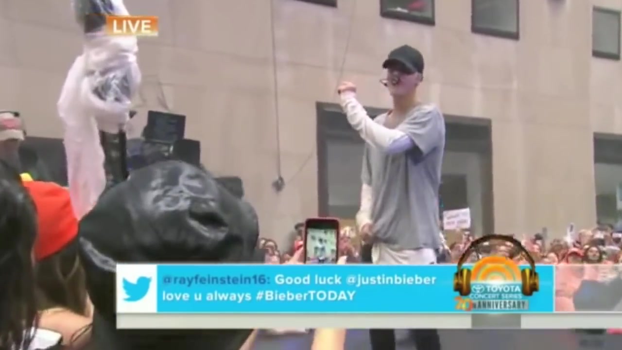 [图]【比伯今日秀全程】Justin Bieber - Full Performance - Live at Today Show.