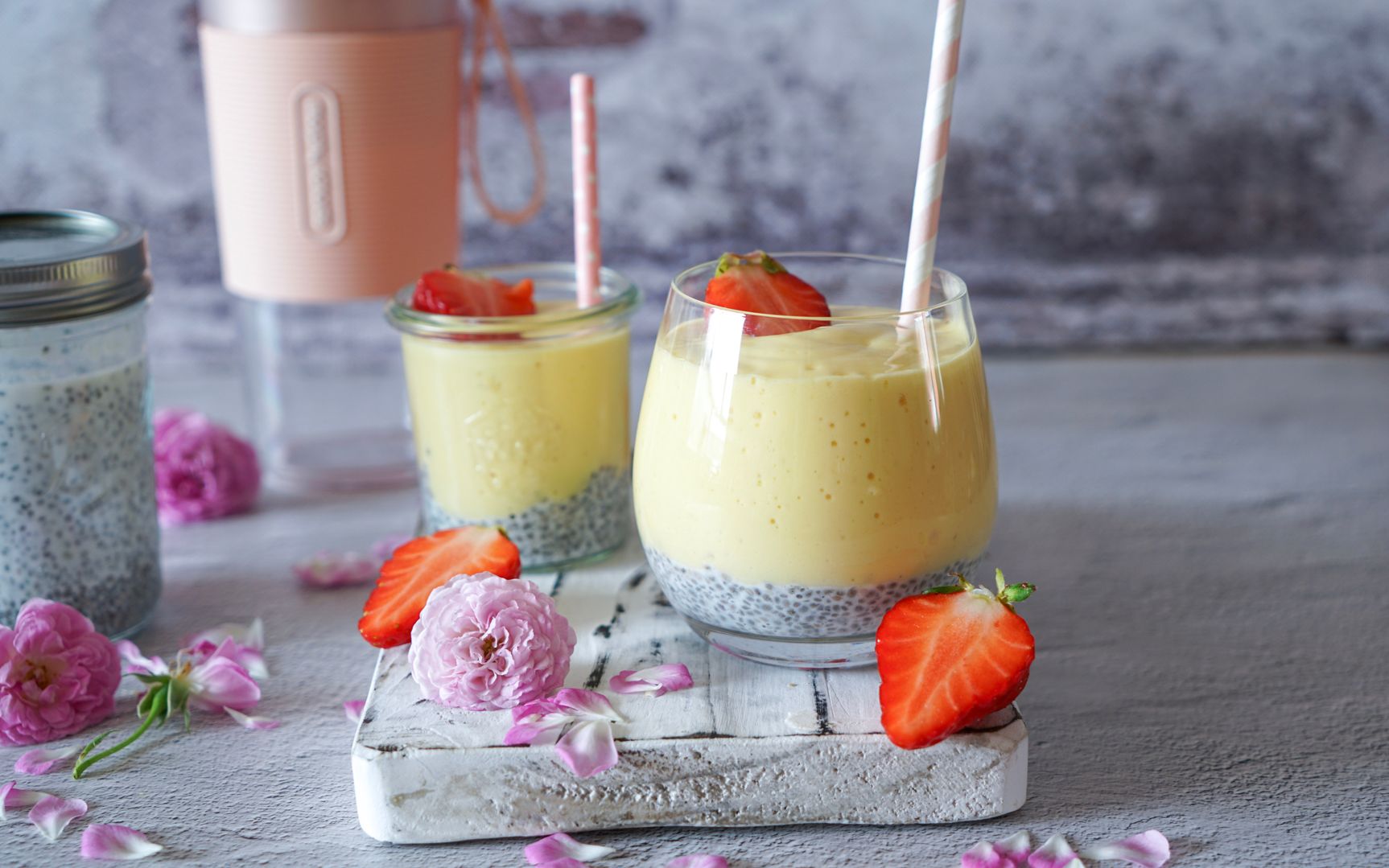 风靡ins的健康低脂奶昔-芒果酸奶奇亚籽布丁奶昔