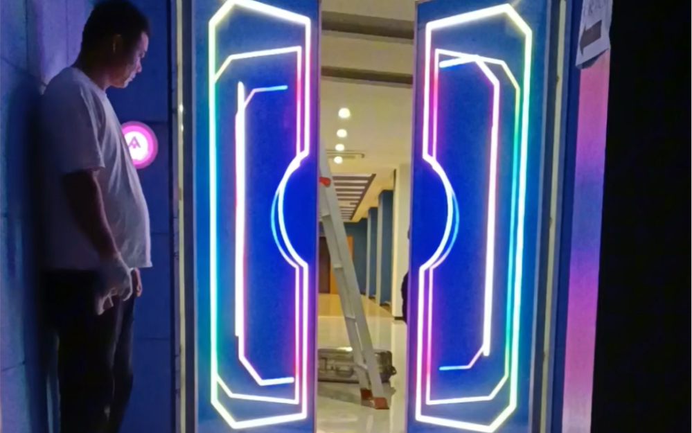 网红自动感应门,手掌触摸发光,科技感十足
