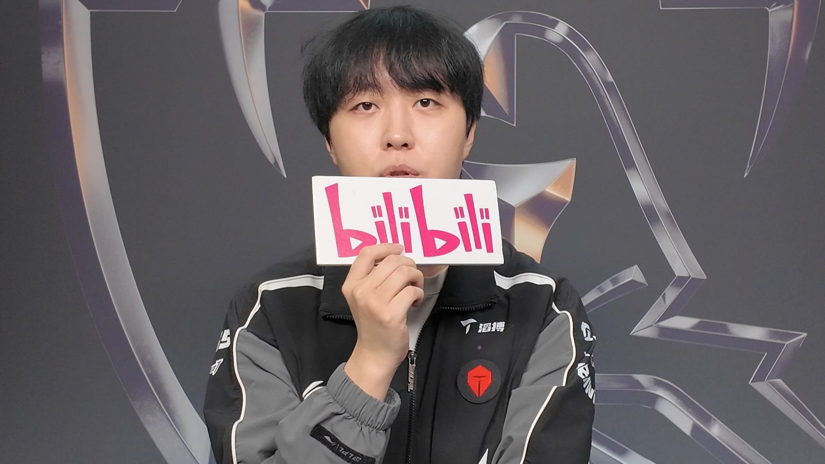 TES.KANAVI专访：和队友走到这里都辛苦了，希望都有好的未来【2025全球总决赛】