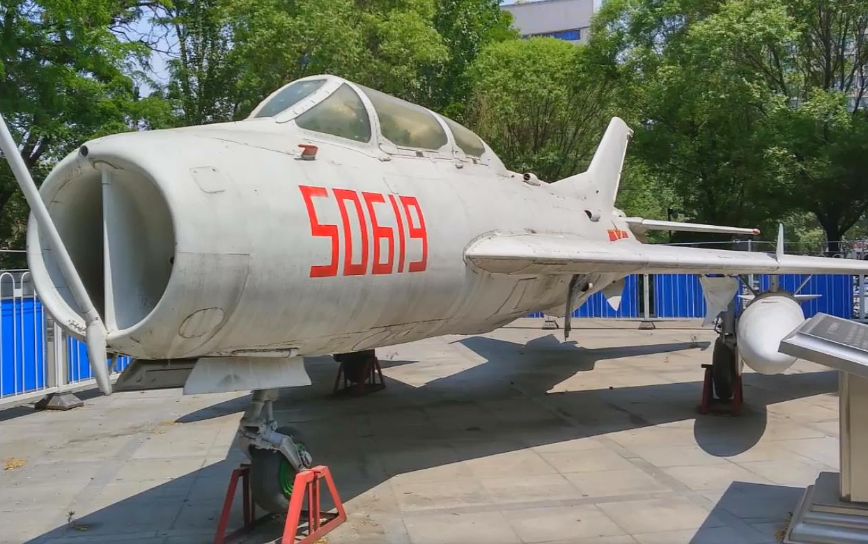 【辽宁省/鞍山市】烈士山公园 - "50619"号歼击机(歼教-6)(2016/6)