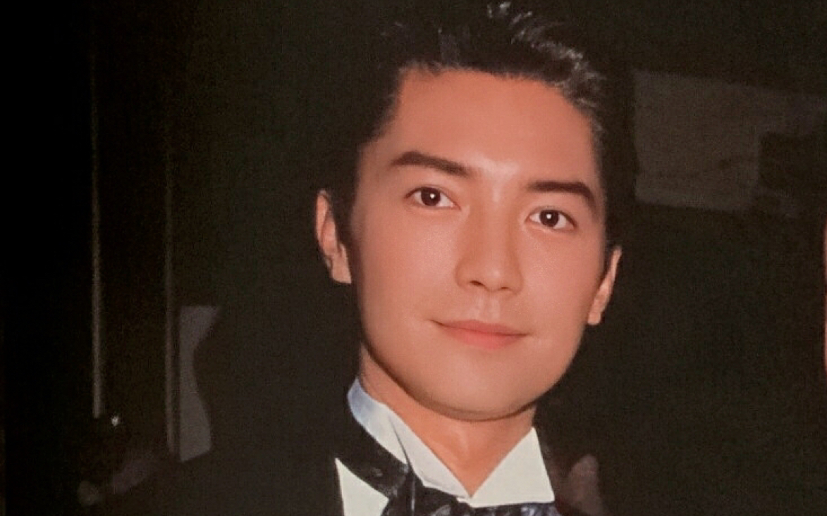 【尊龙舔屏向】尊龙bgm勾指起誓会不会有违和感?帅就完事了!