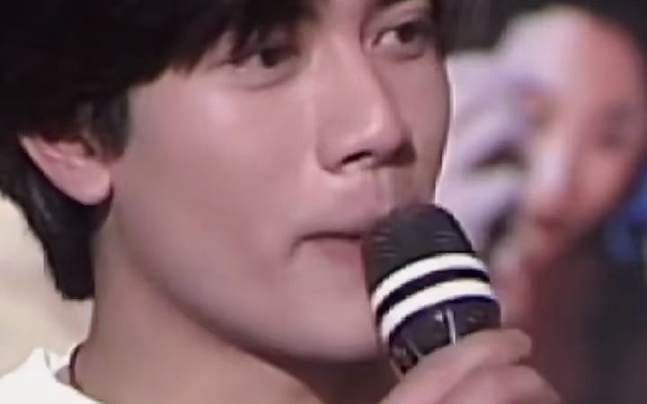 "小兔牙大眼睛小梨涡帅气又可爱的大男孩郭富城,一笑倾城,一笑倾心,你