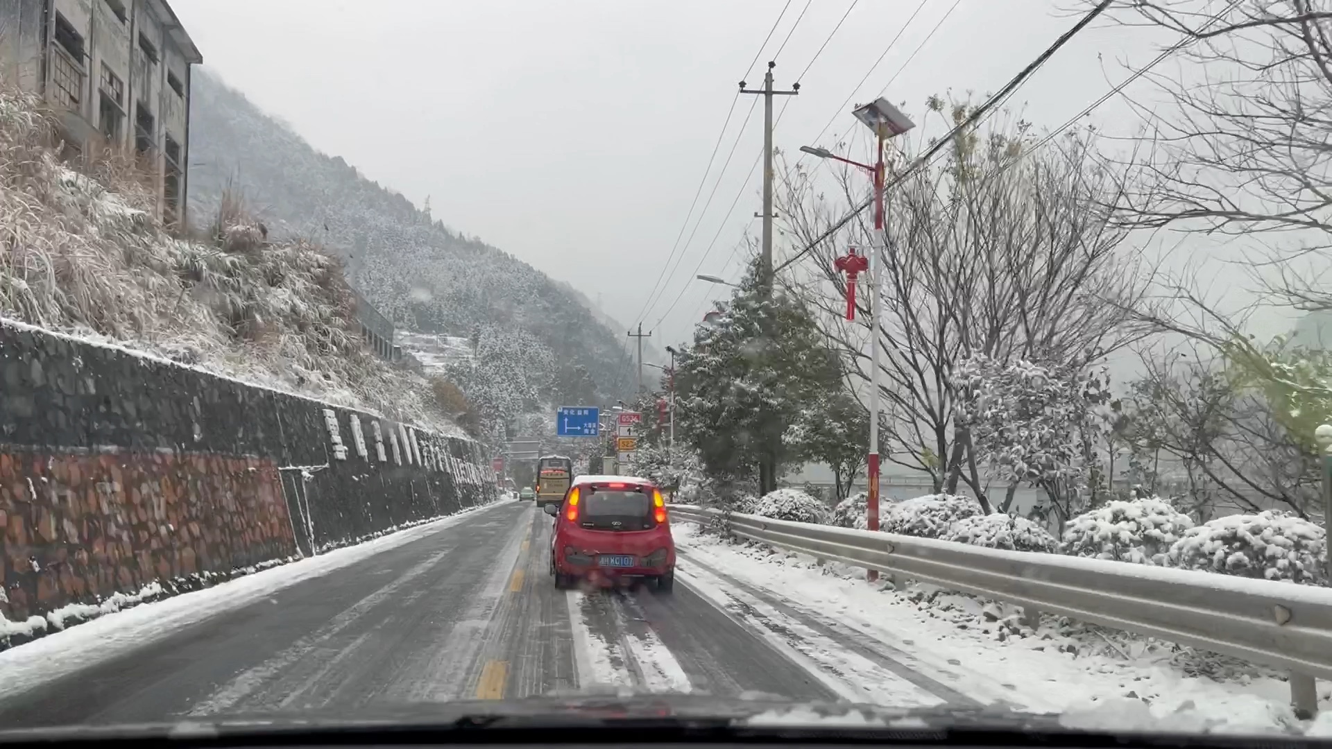 安化县初雪马路镇到东坪镇路段雪景哔哩哔哩bilibili