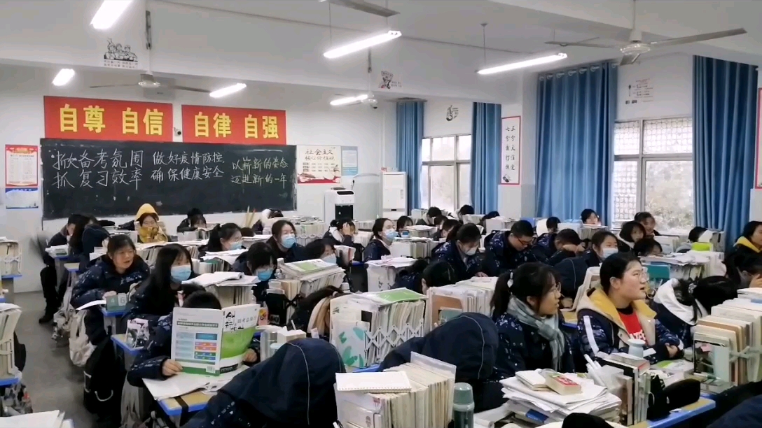 [图]2022年1月嘉鱼一中高三5班学生学唱2022北京冬奥会歌曲《你就是奇迹》