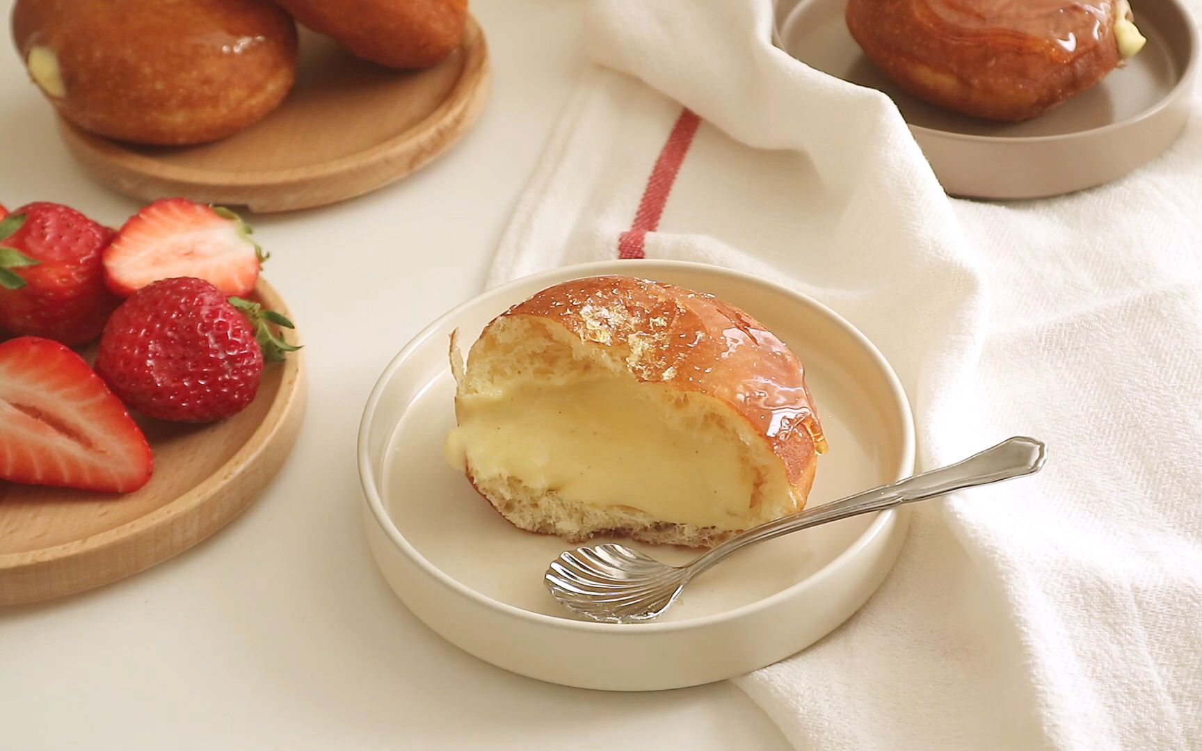 【中字】浓厚卡仕达奶油馅~焦糖脆壳甜甜圈|sweet hailey