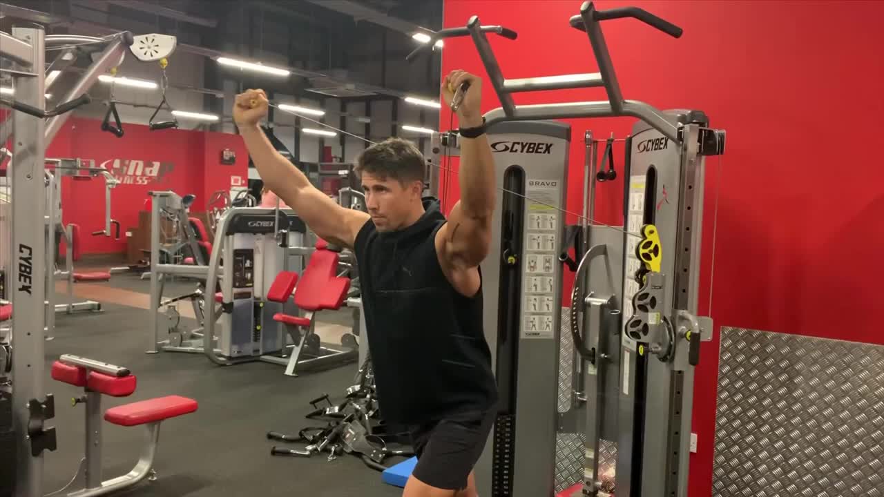 x绳索前倾过头臂屈伸leaning overhead x triceps extension