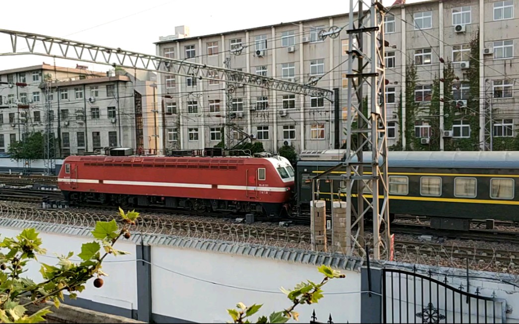 许昌火车迷兰局兰段ss7e牵引k1028次进入郑州站