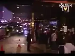 Video herunterladen: 张国荣离世 香港人的悲伤 2003.4.5