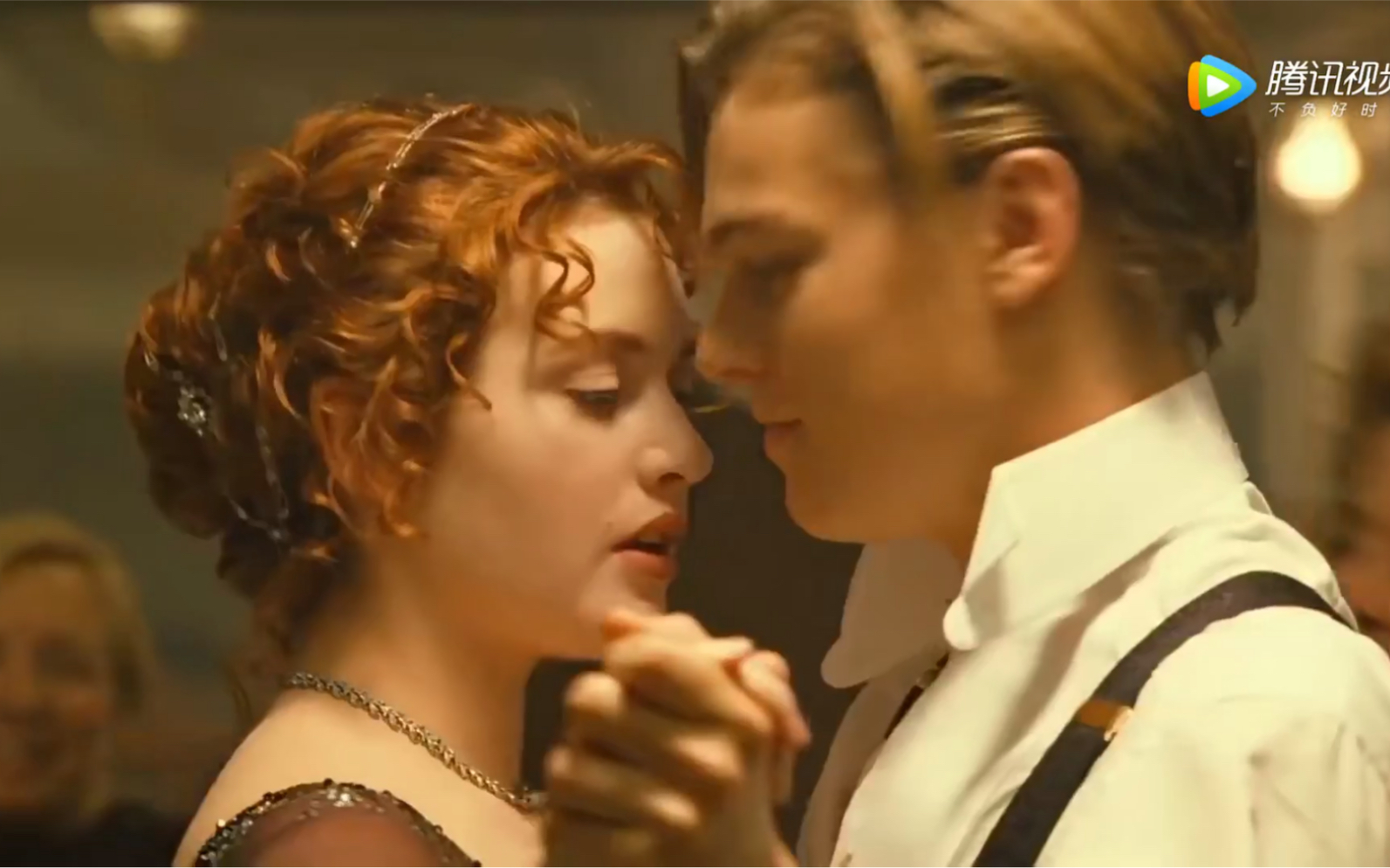 泰坦尼克号里最喜欢的一段,jack 带rose去三等舱跳舞,太快乐了,jack很