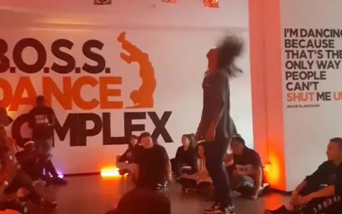 [图]【LES TWINS】哥哥的表达绝了｜Laurent Killing it at B.O.S.S Dance Complex | Belgium 2019