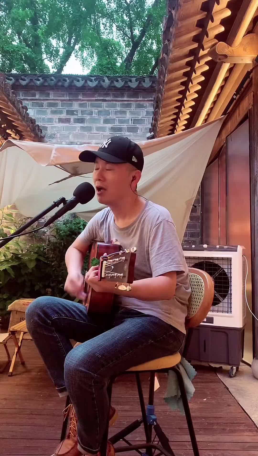 吉他弹唱许巍礼物经典老歌户外直播驻唱老门东