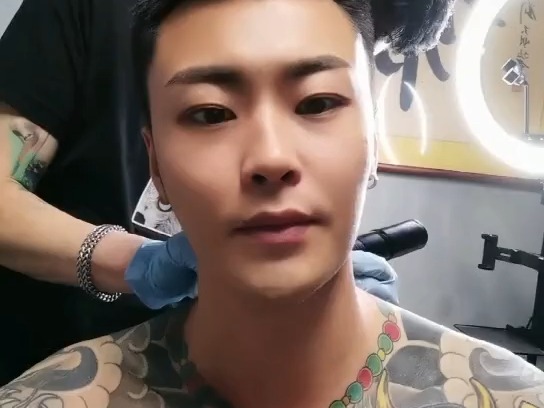 王老大纹身补色