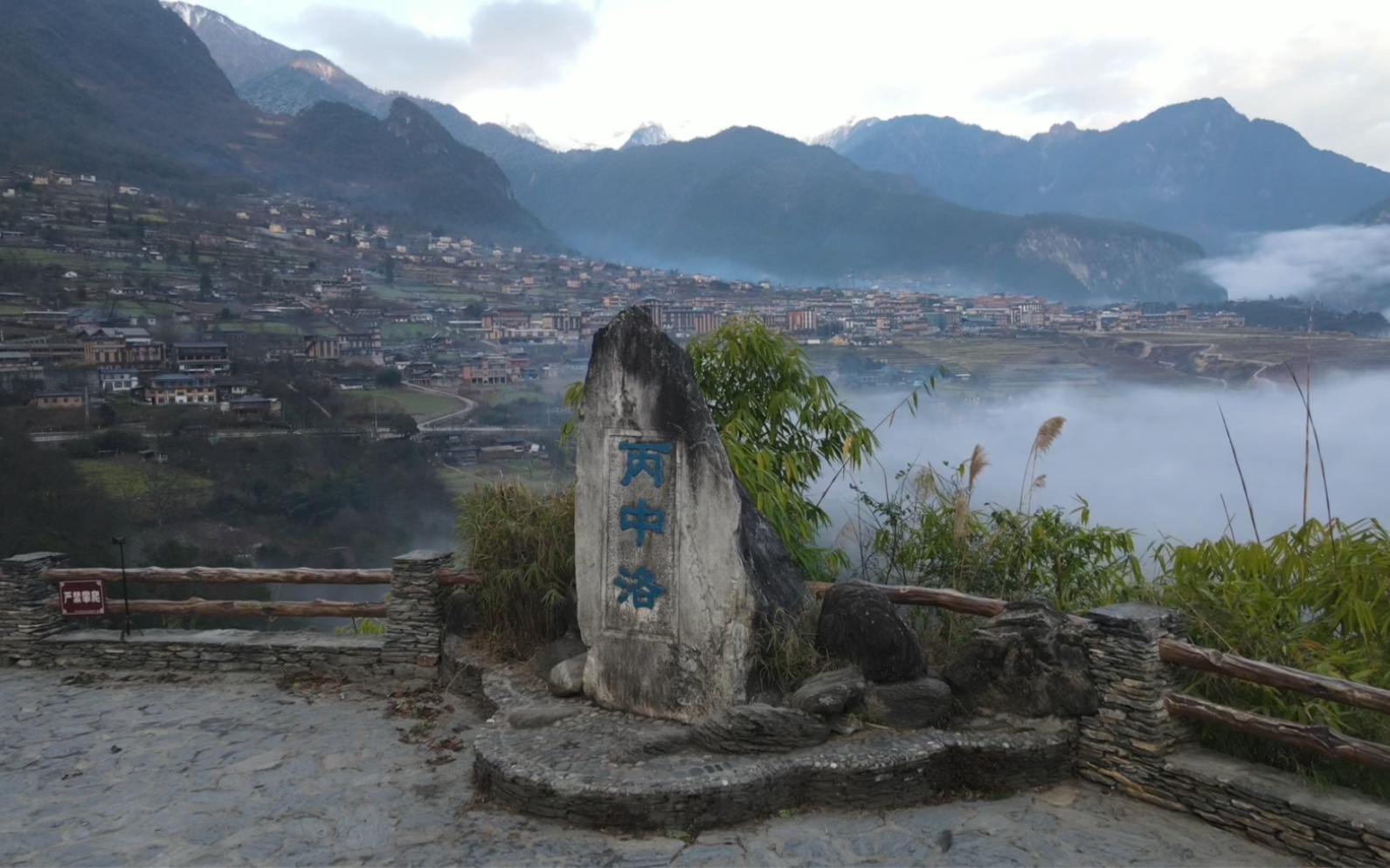 高黎贡山,一座被当地人,称为藏区十大之首的山峰.哔哩哔哩bilibili