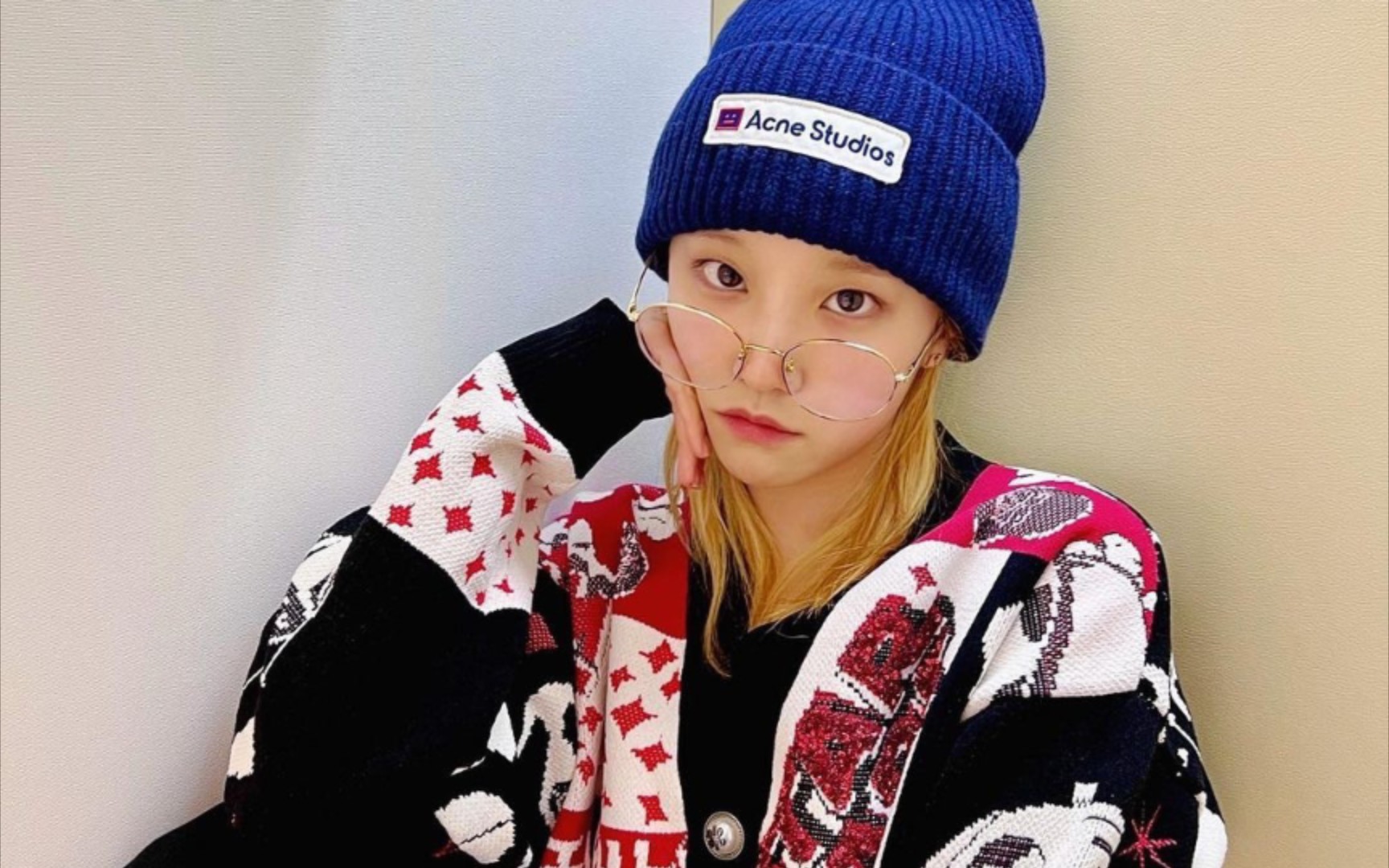 【宋雨琦】穿上粉拖鞋,气质拿捏住