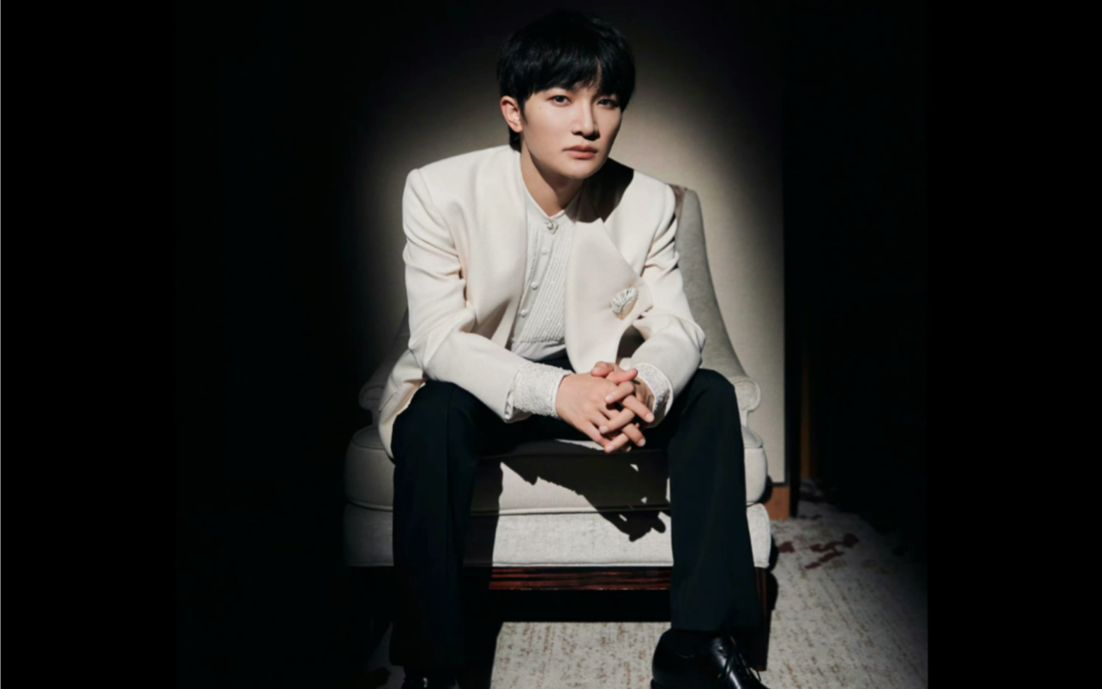 【周深】深深新鲜出炉的帅照不来看看吗