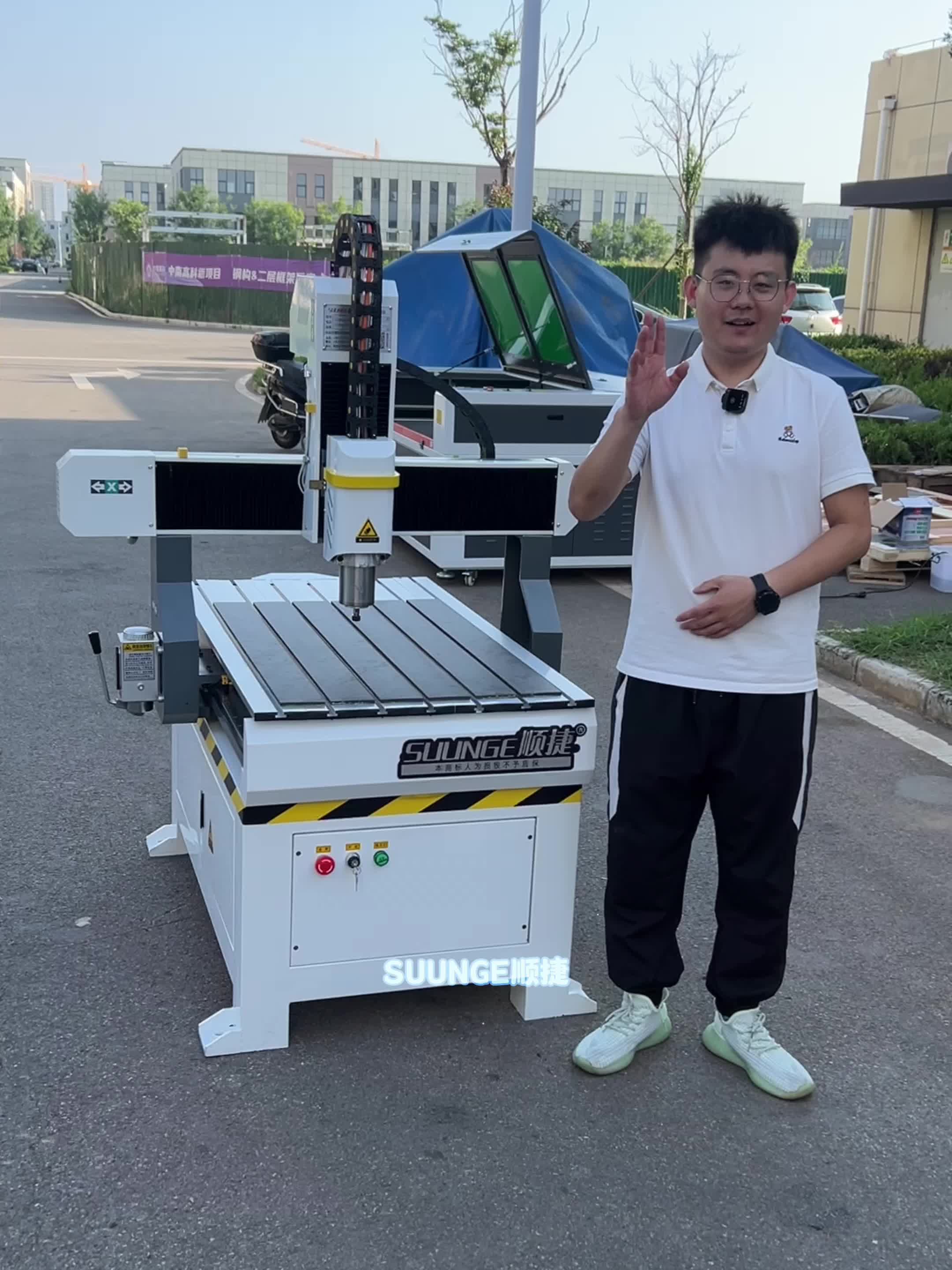 顺捷数控雕刻机中小型基础款,可加工木材 亚克力 pvc pe 双色板等
