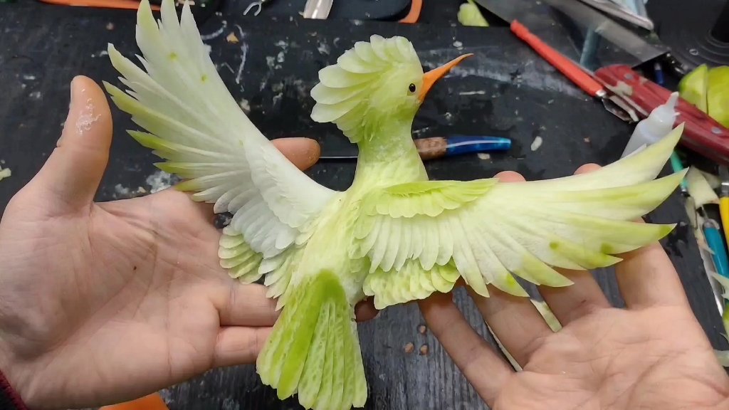 食品雕刻翅膀教学,青萝卜这样做会更好吃吗?