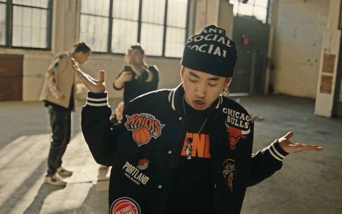 [图]【海尔兄弟|MV】Higher Brothers-Flexing So Hard