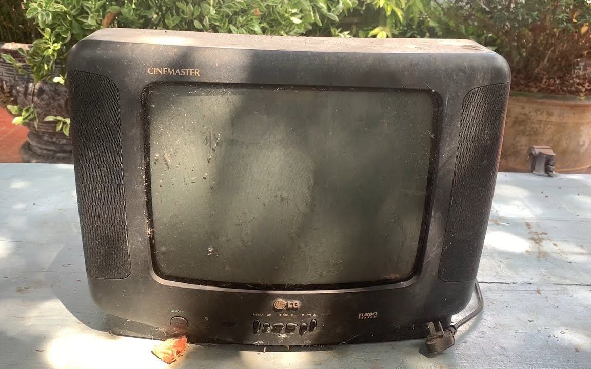 修复80年代的彩色电视机,靠手艺吃饭30年,这修复手法超乎想象