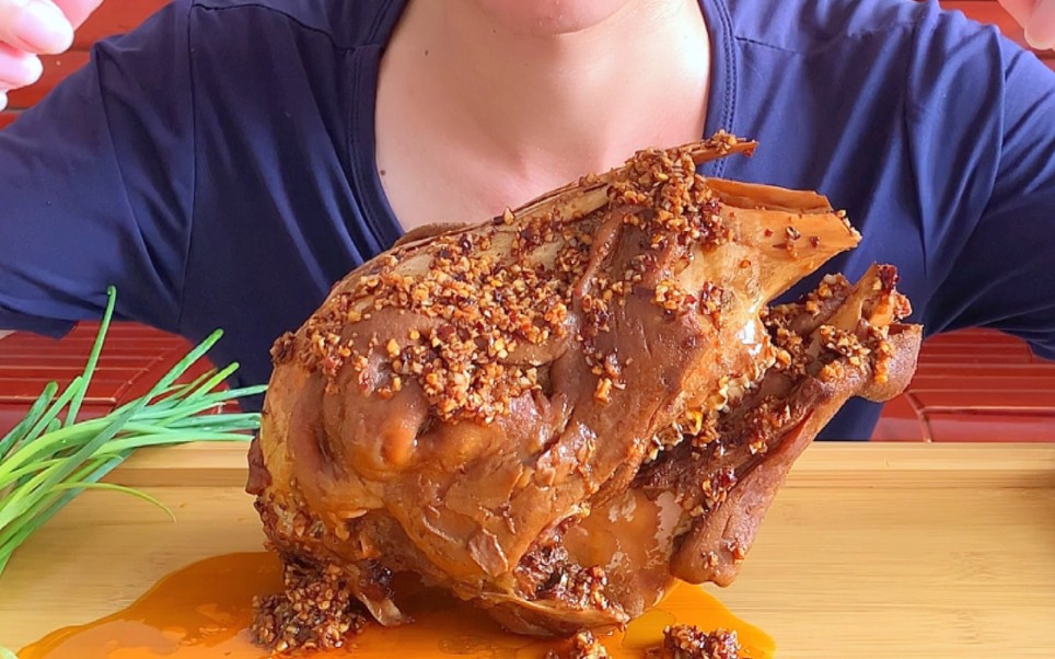 软烂入味的香辣卤羊头,满满的食欲感,有没有馋到你呢