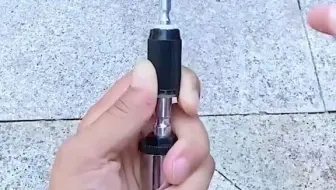 这真是科技的进步螺丝刀都可以这样上螺丝啦厉害