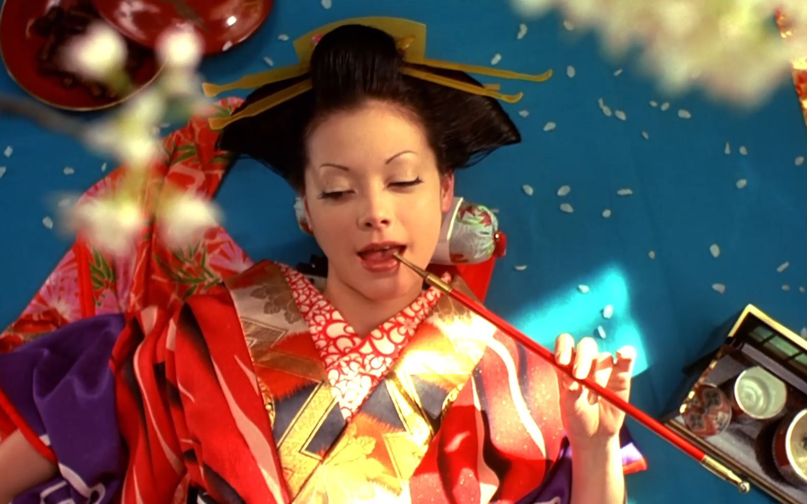 抽烟 喝酒 烫头 打客人!绝美另类恶女花魁!