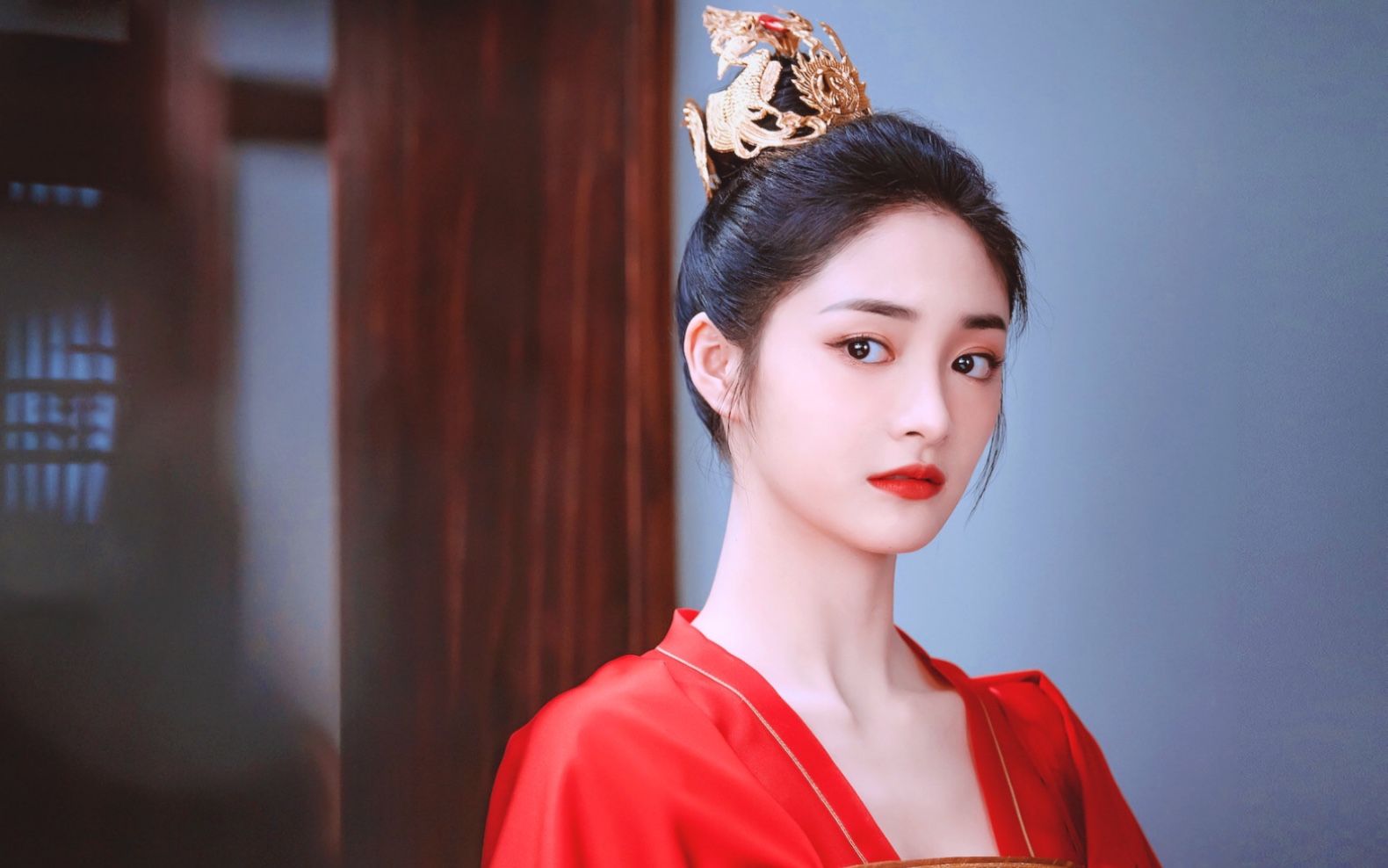 周洁琼大唐女法医今天中午十二点在优酷播出祝大家情人洁快乐周憨憨