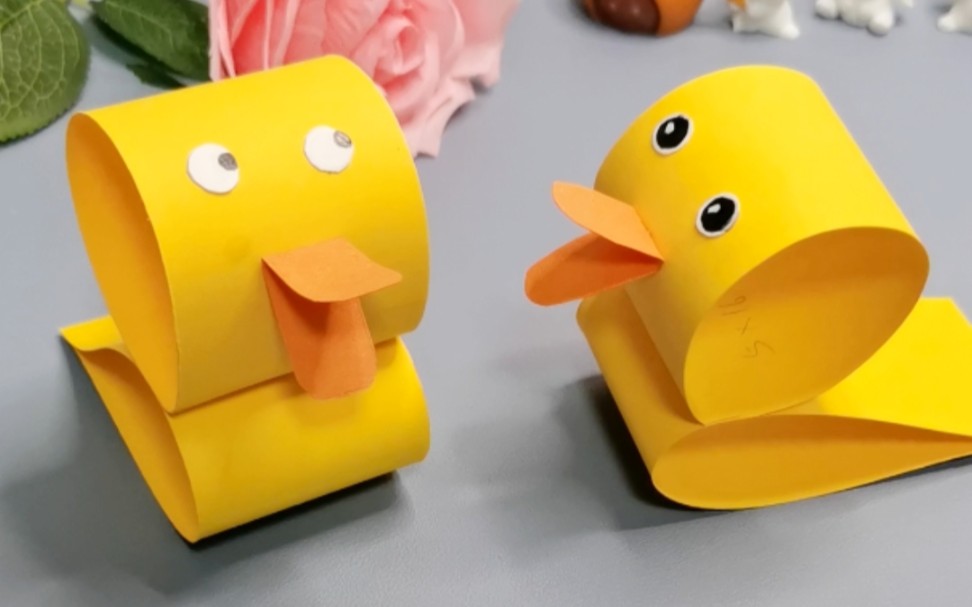 用2张纸条就能做出萌萌的小黄鸭,很简单快来试试吧#亲子手工 #创意