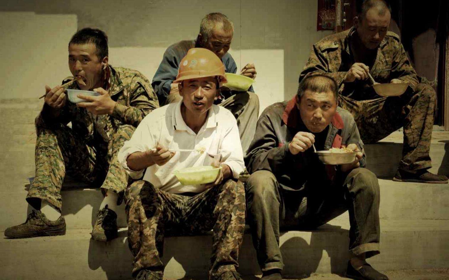 农民到城市打工,最怕的不是辛苦,而是最怕家里发生这三件事_哔哩哔哩