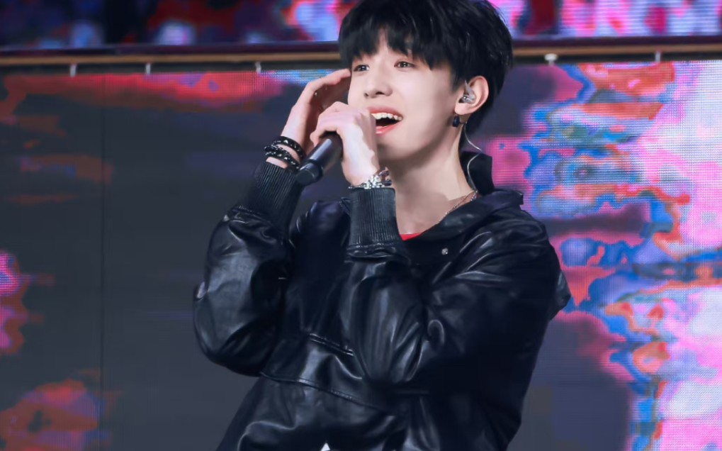 张泽禹蝴蝶效应舞台绝美场面