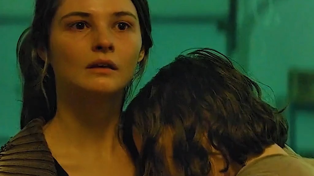 女孩被父亲囚禁在了暗无天日的地窖里18年,期间遭受各种折磨,最终女孩