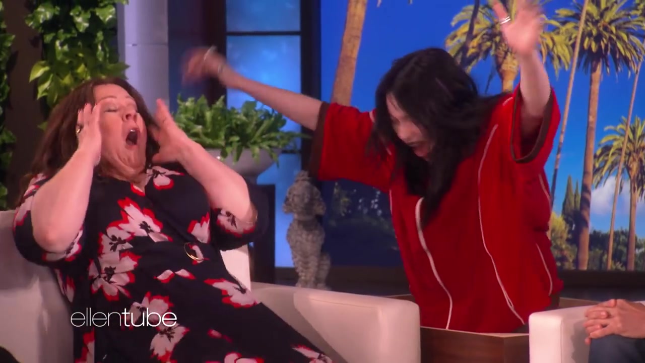 [图]【Billie Eilish】碧莉吓她的粉丝Melissa McCarthy！