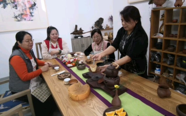 “君幸饮”或“君幸食”与汉代辛追夫人有关,意为:见我之器祝您吃的开心、饮的畅快!“捏茶器一壬寅正月第一期”志愿者们,菜饼子、蛋糕 ,会捏壶的...