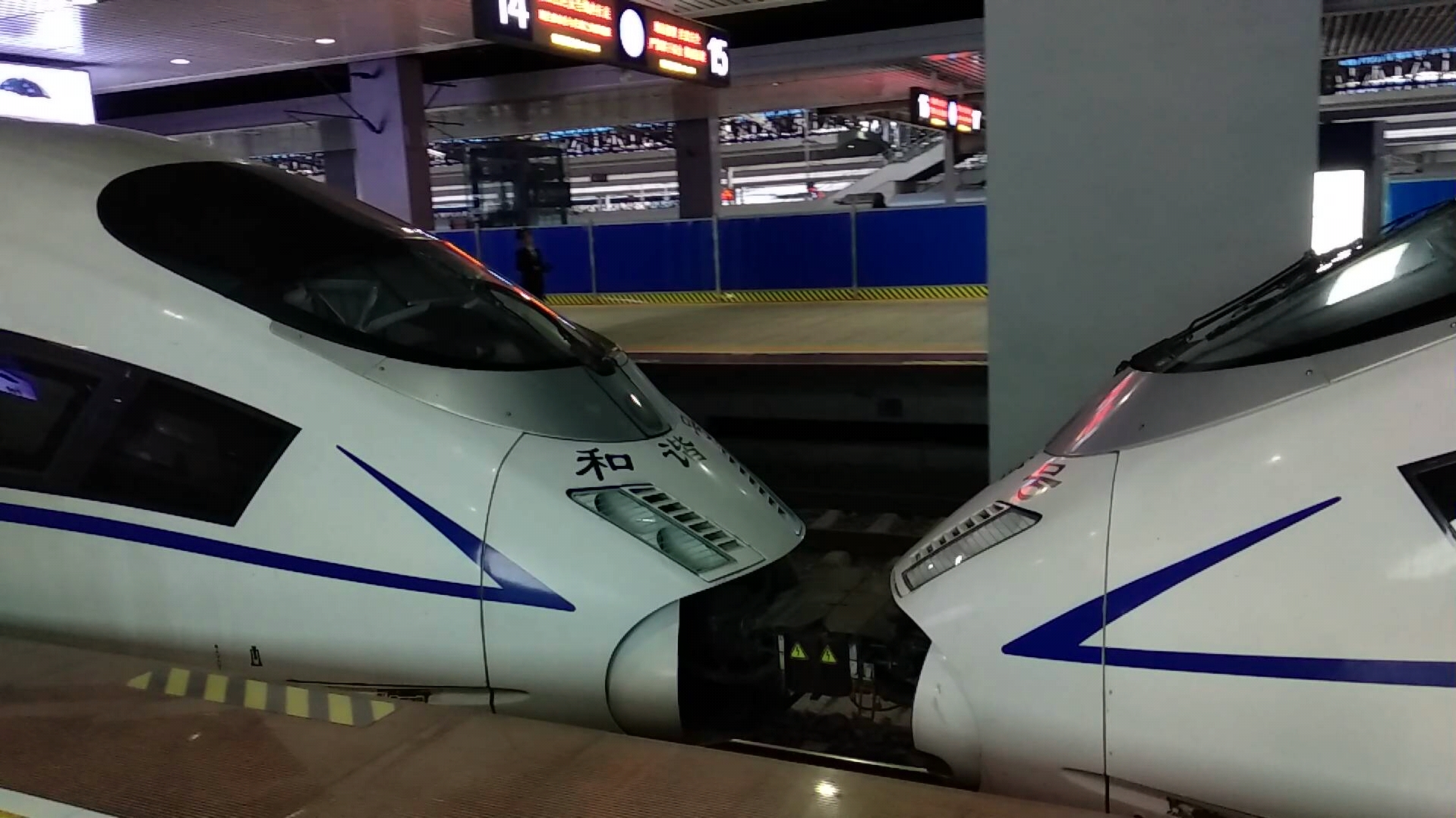 【中国铁路】crh3c重联重庆北站挪车