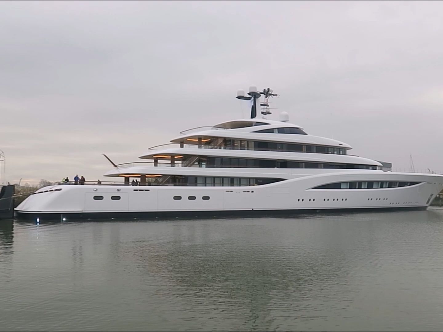 快来看斐帝星超级游艇vertigo!