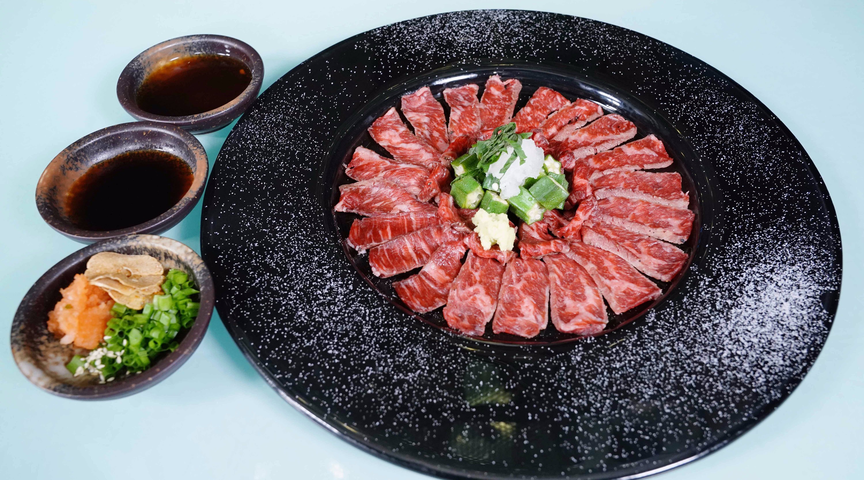 和牛刺身,一肉一酱料, 生吃牛肉的带感, 让你根本停不下来!