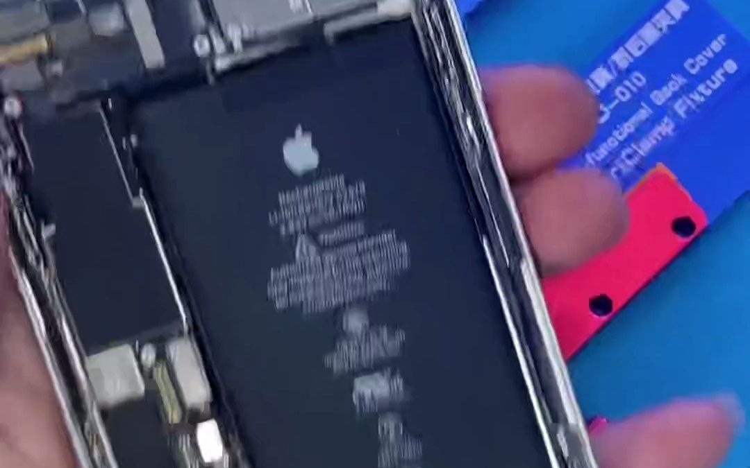 苹果12更换电池电芯移植 苹果手机换电池 无锡手机维修 五一