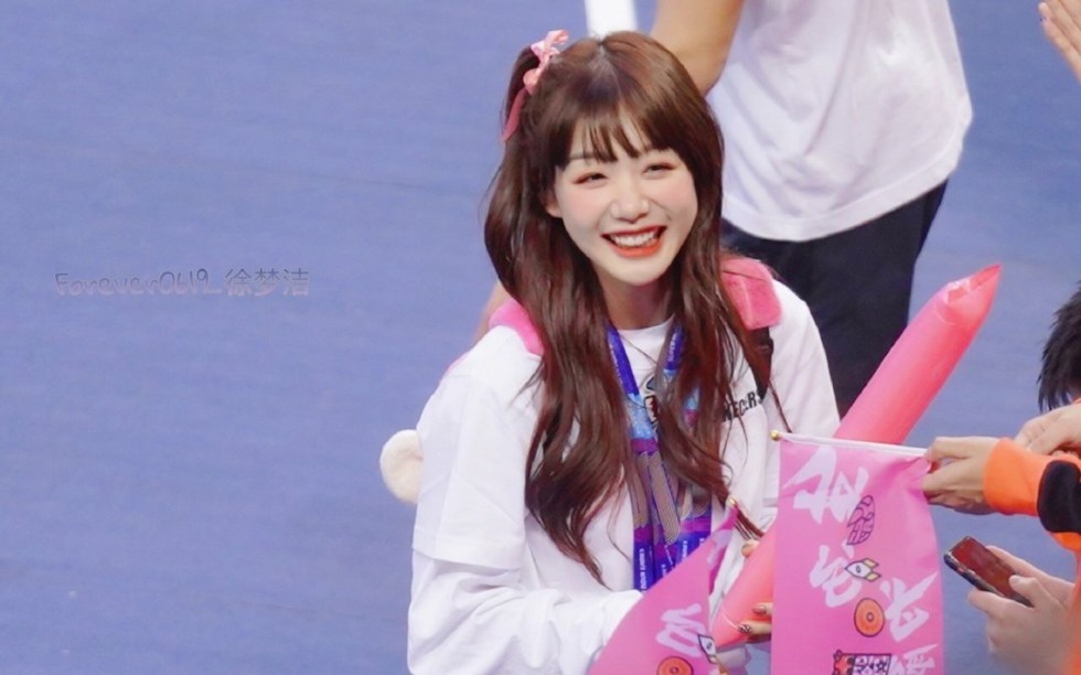 火箭少女炒团三大女友小彩虹徐梦洁x张紫宁x吴宣仪异性缘好