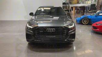 Download Video: 奥迪Q8 Competition 60 TFSI e Quattro