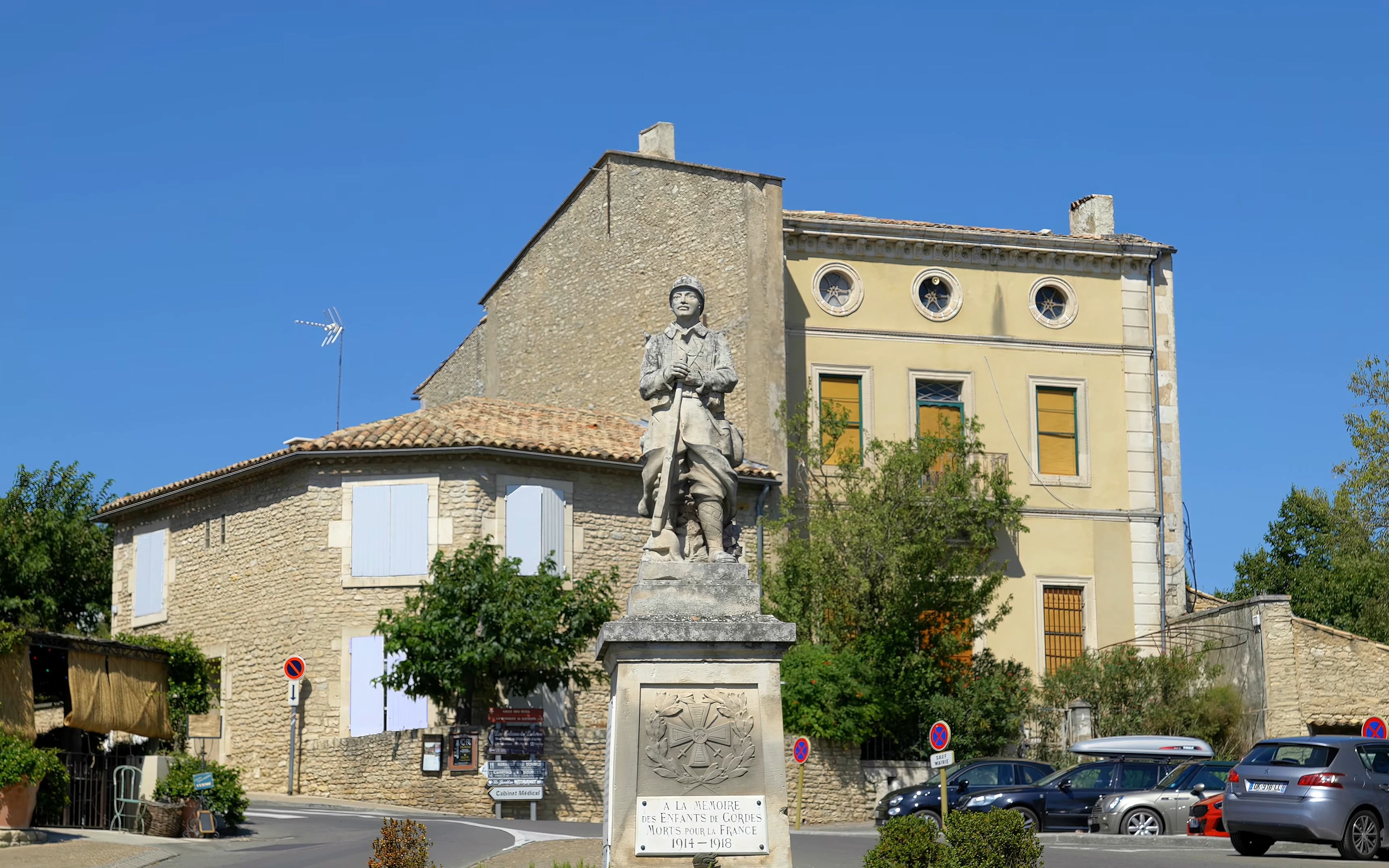 [图]【4K】法国 普罗旺斯 塞南克修道院（Sénanque Abbey）石头山城（Gordes）