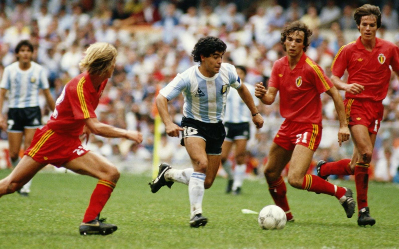 马拉多纳十大进球及十大过人