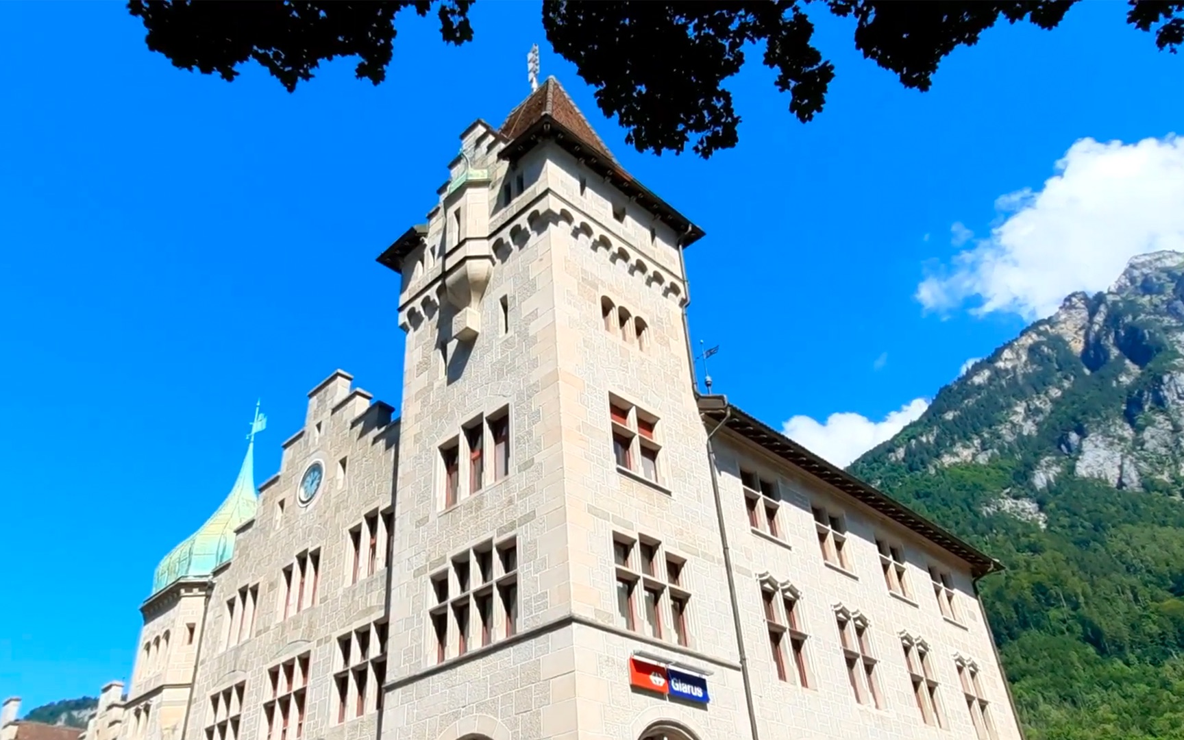 格拉鲁斯是位于瑞士联邦东部的一座城市9893