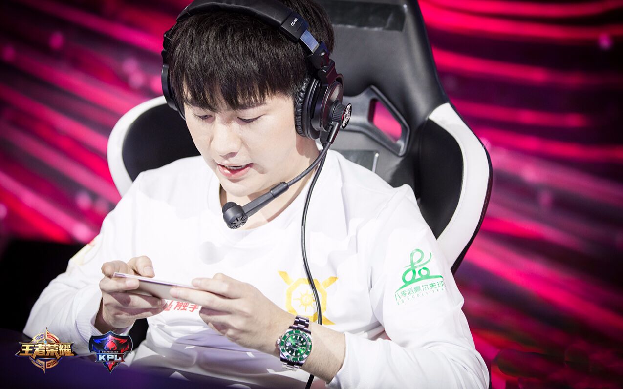 xq丶at201882阿泰爱吃零食已经传遍大江南北了