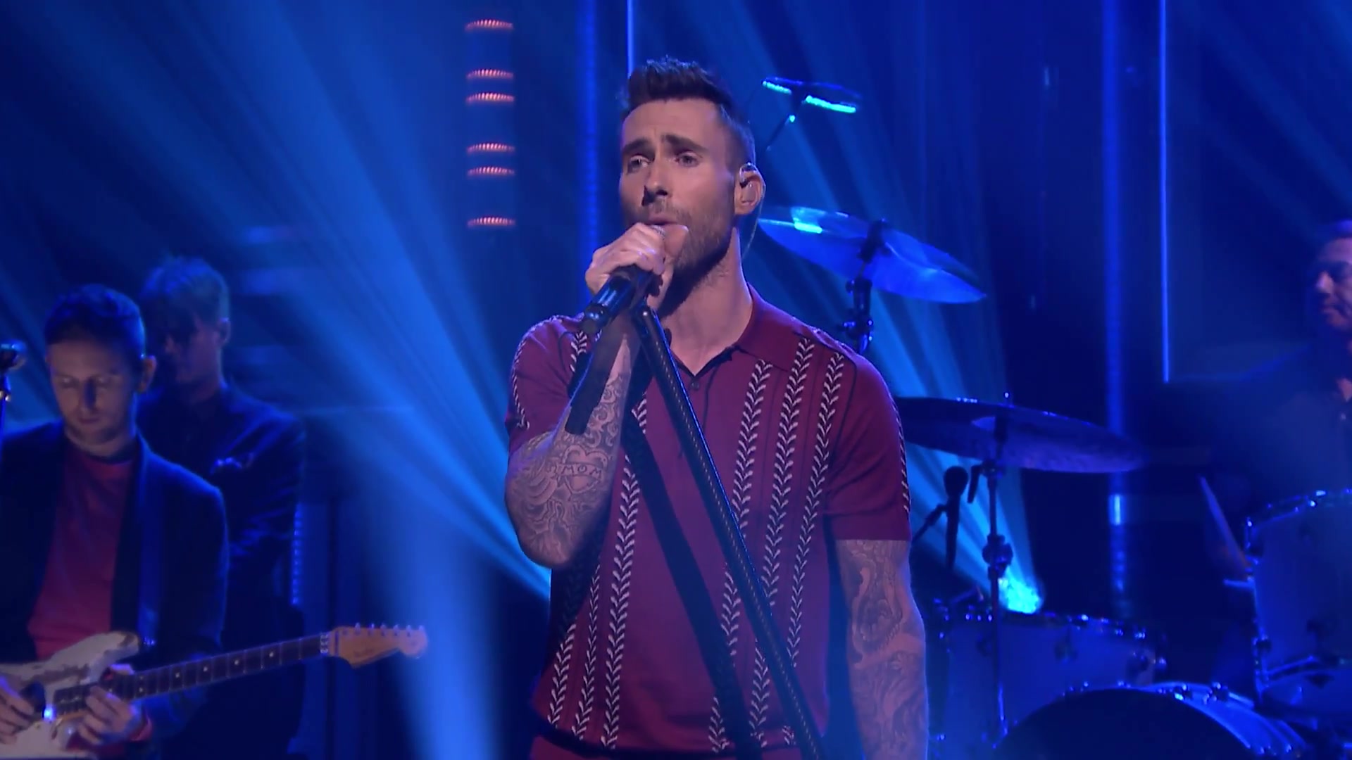 【live】骚当maroon 5最新tonight show表演新单《cold》