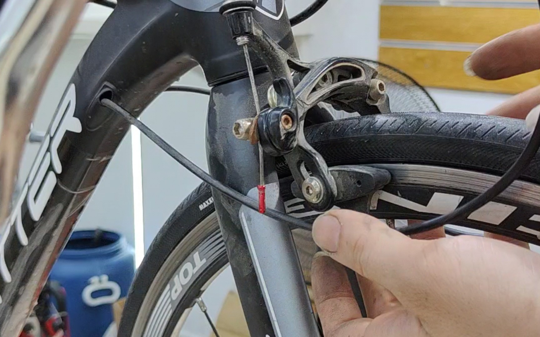 公路车圈刹的调节方法