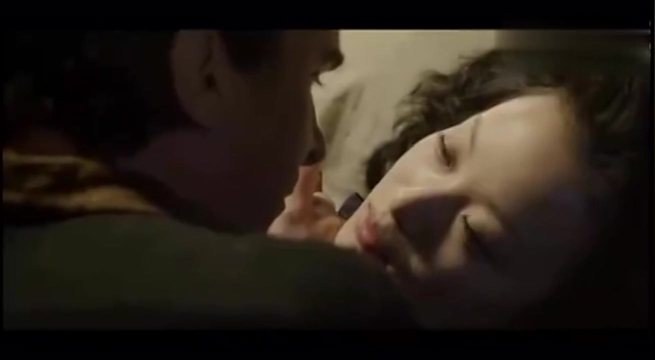 金陵十三钗高甜吻戏床戏倪妮的扣子解不开男主说肯定他能解开