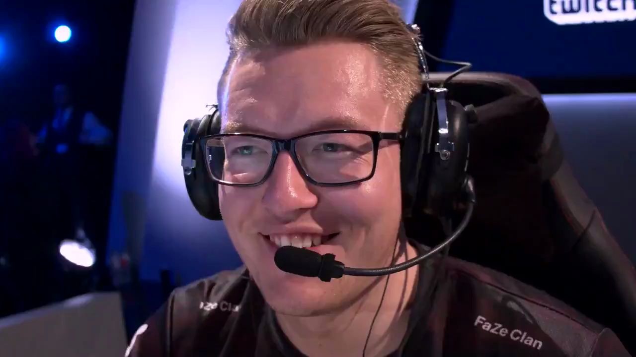 昨晚faze对阵液体liquid雨神rain叫2k站起来看看,olofmeister奥拉夫要