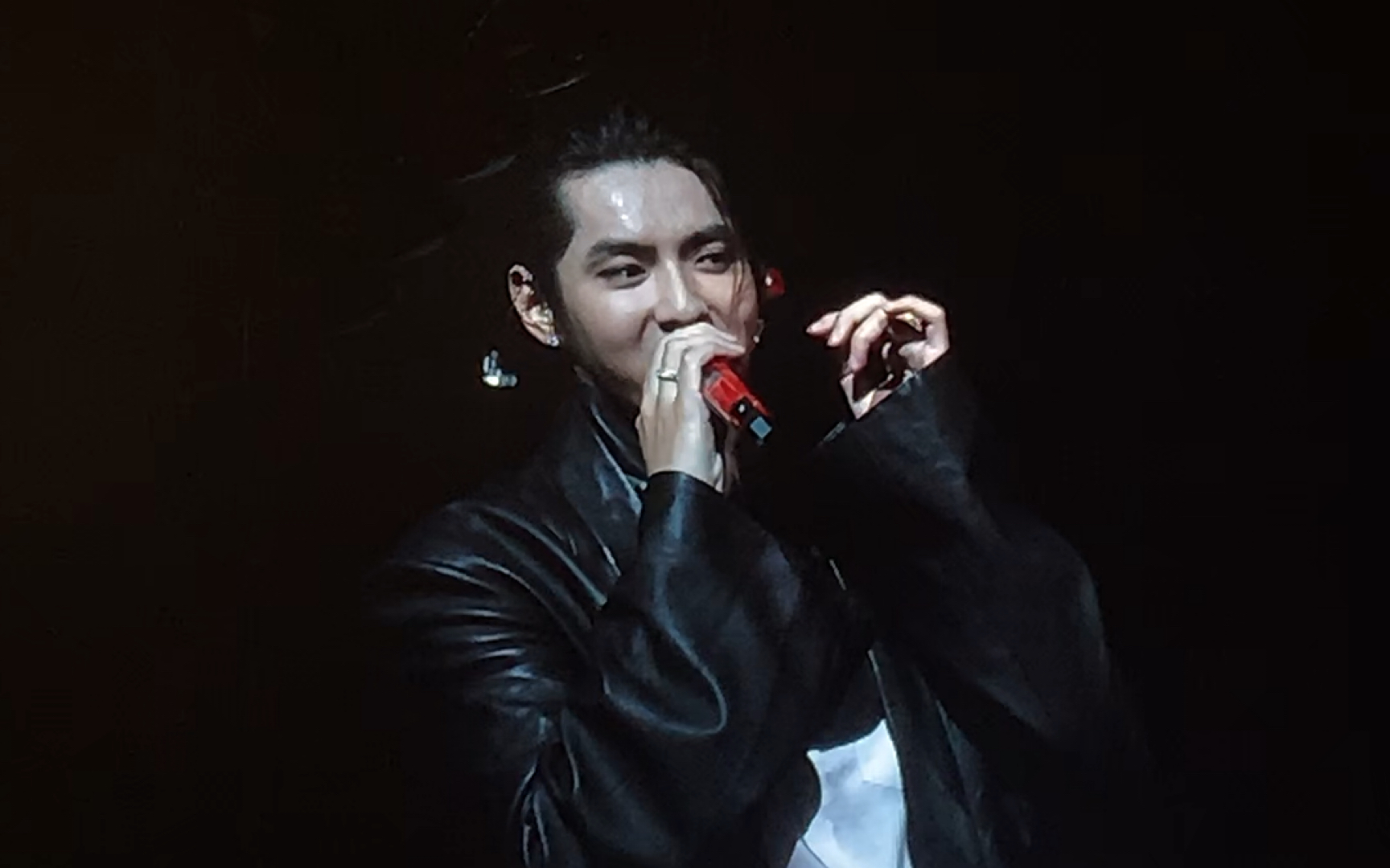 【吴亦凡】190420南京演唱会【考考粉丝: 清唱大碗宽面】_哔哩哔哩